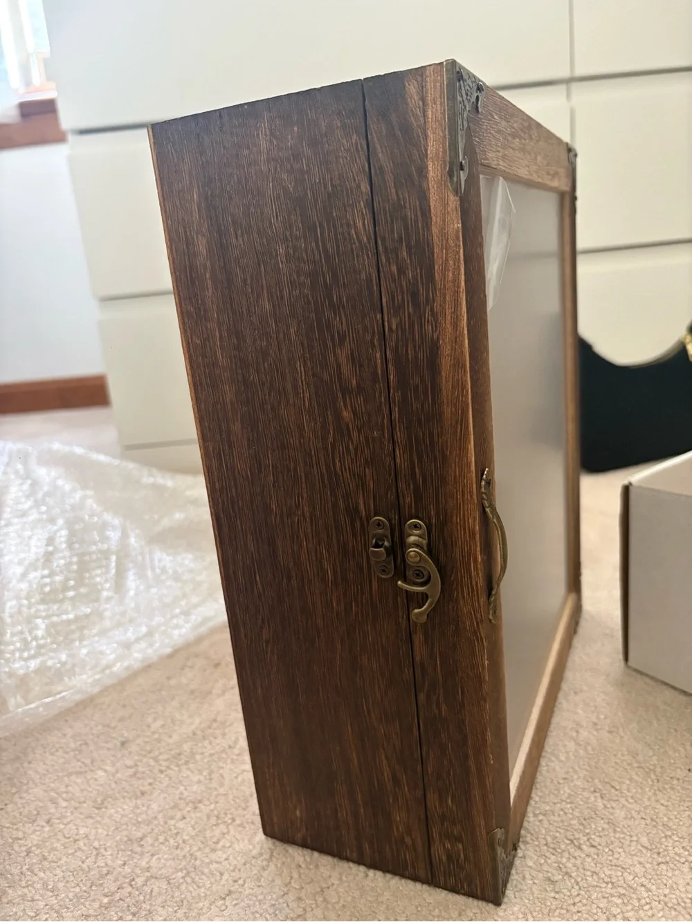 Vintage-Inspired Wooden Display Cabinet with Dried Floral Accent - Brown